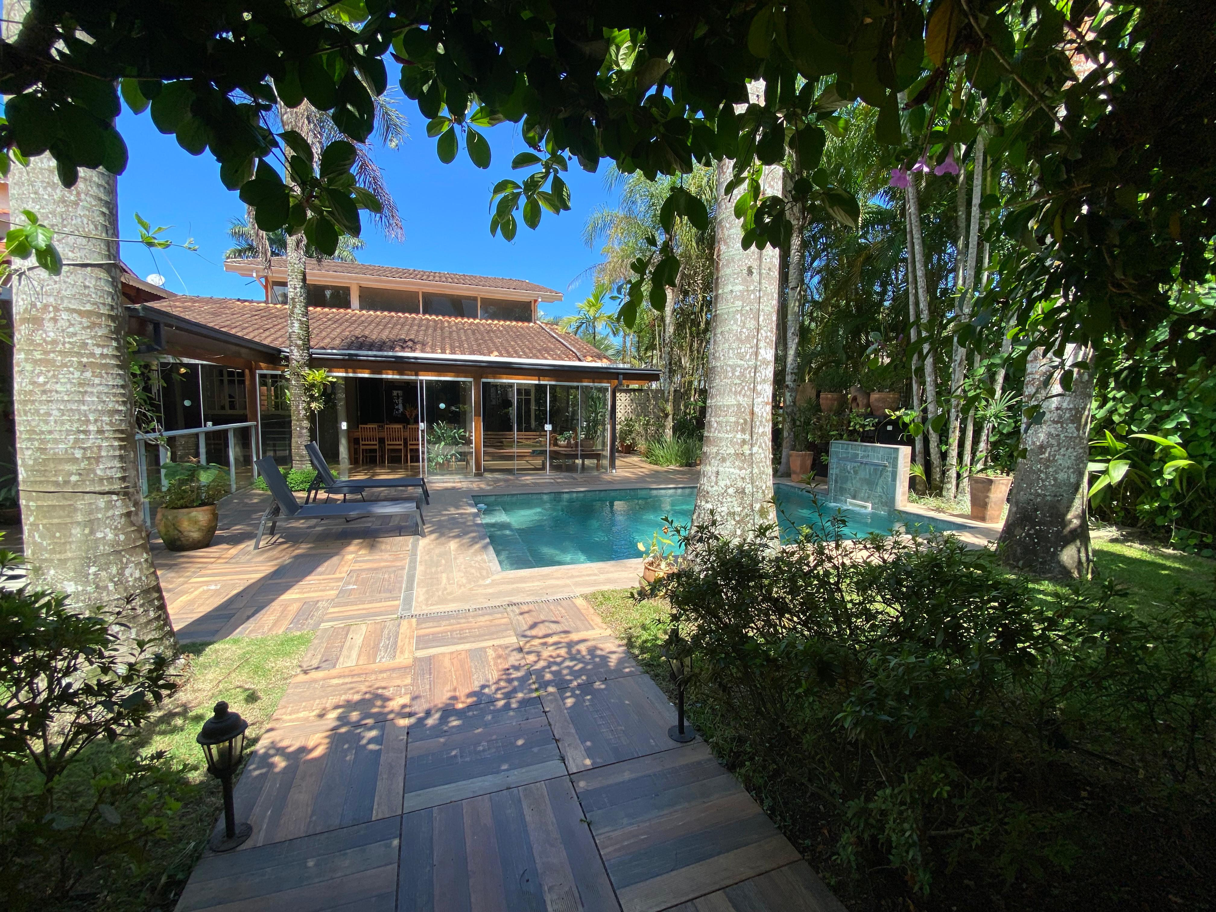 Casa das Palmeiras vista da área da piscina